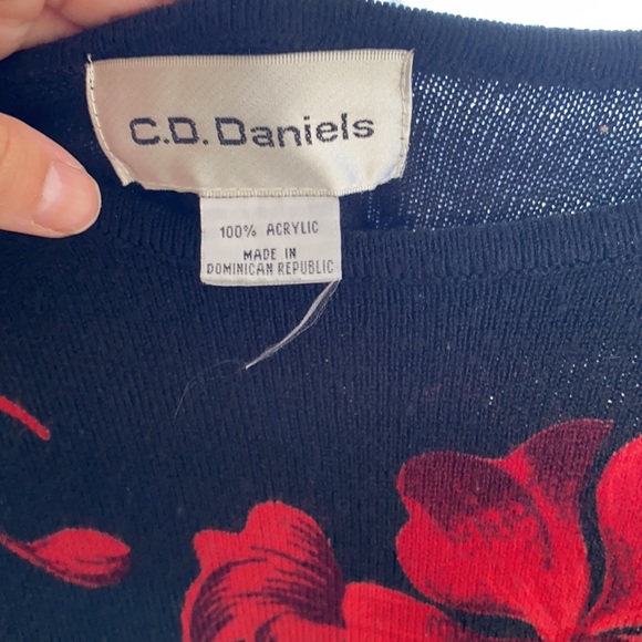 stunning red and navy C.D Daniels sweater so soft amazing detail around a 2x - Picture 5 of 8